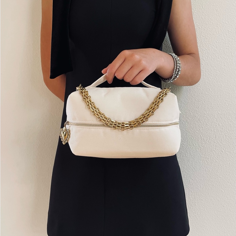 DOLCE & GABBANA White Handbag Gold Chain Heart purse cosmetic bag vanity